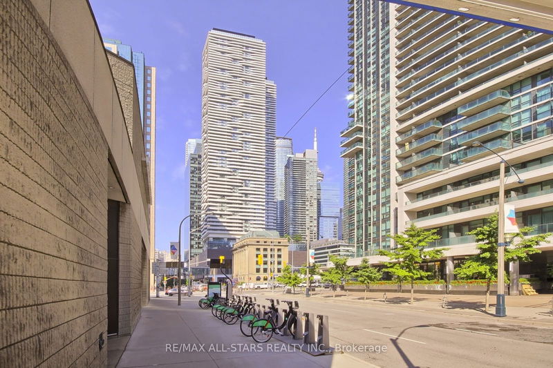 100 Harbour St, unit 2803 for rent