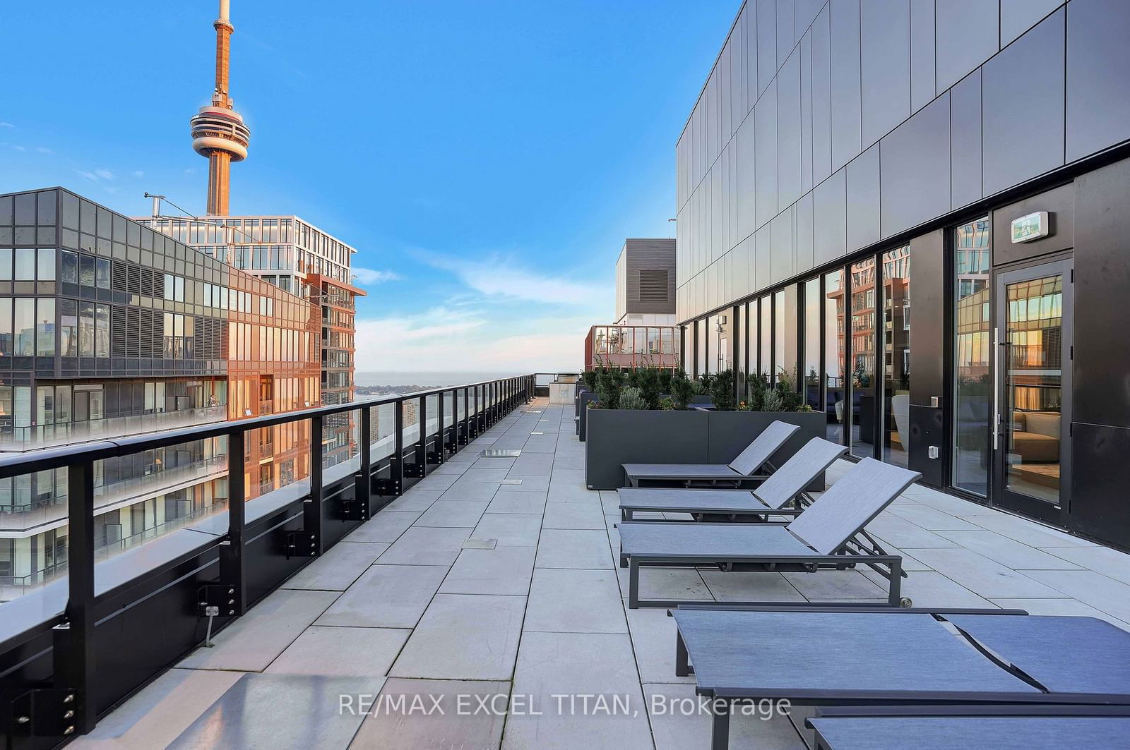 357 King St W, unit 4201 for rent