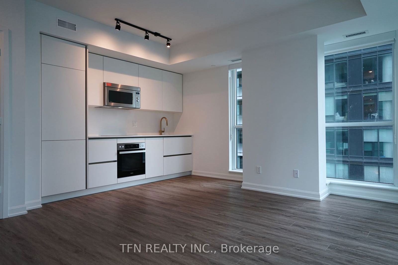 327 King St W, unit 2406 for rent