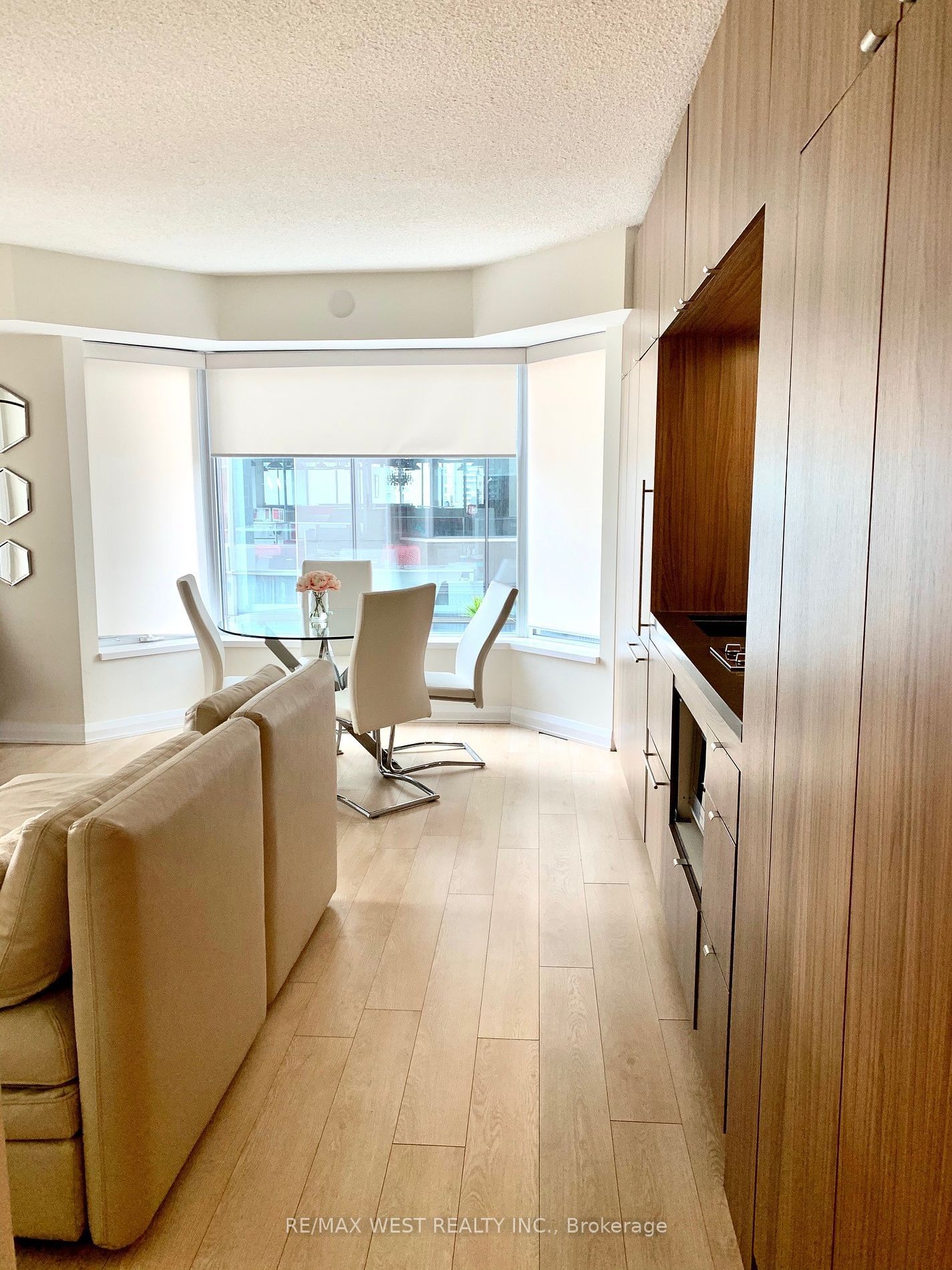 155 Yorkville Ave, unit 704 for sale