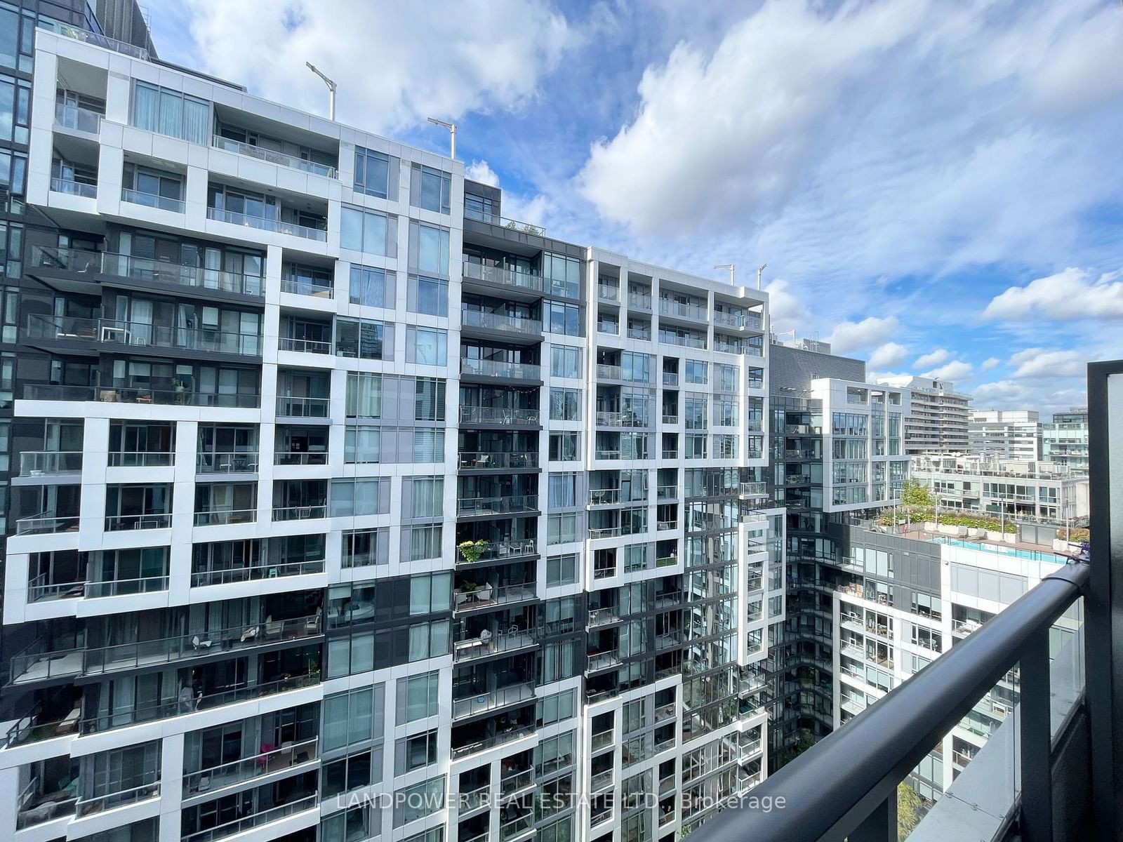 576 Front St W, unit 1413E for rent