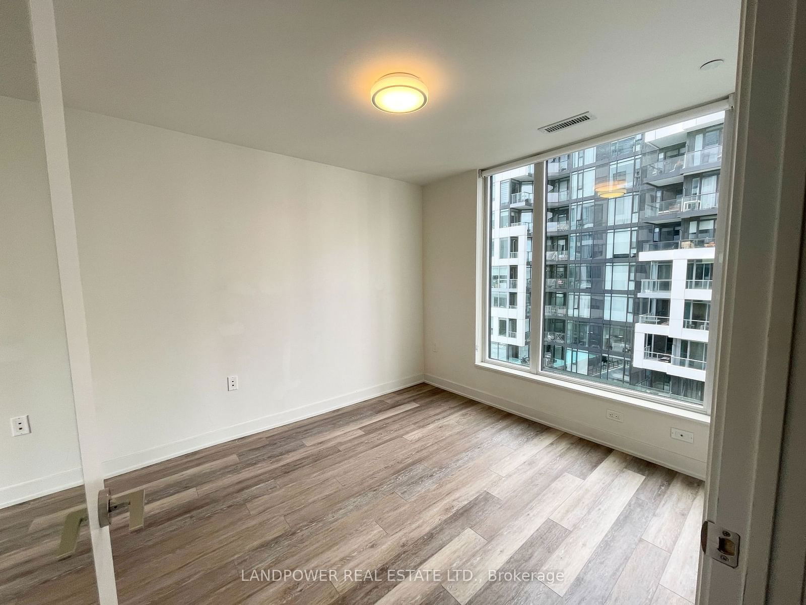 576 Front St W, unit 1413E for rent