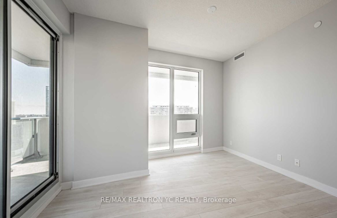 2221 Yonge St, unit 2002 for rent