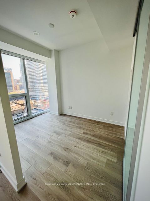 3 Gloucester St, unit 908 for rent