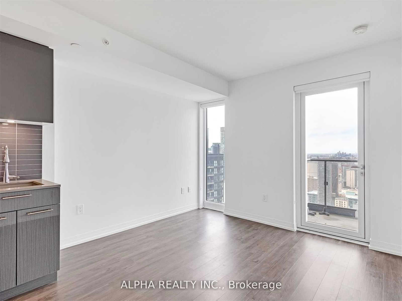 251 Jarvis St, unit LPH09 for rent