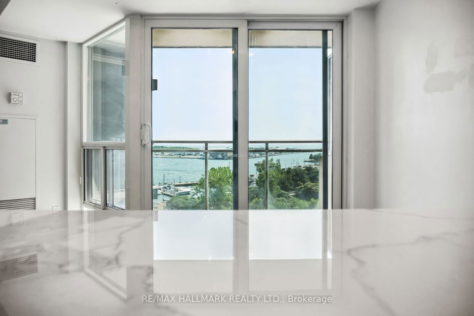 410 Queens Quay W, unit 919 for sale