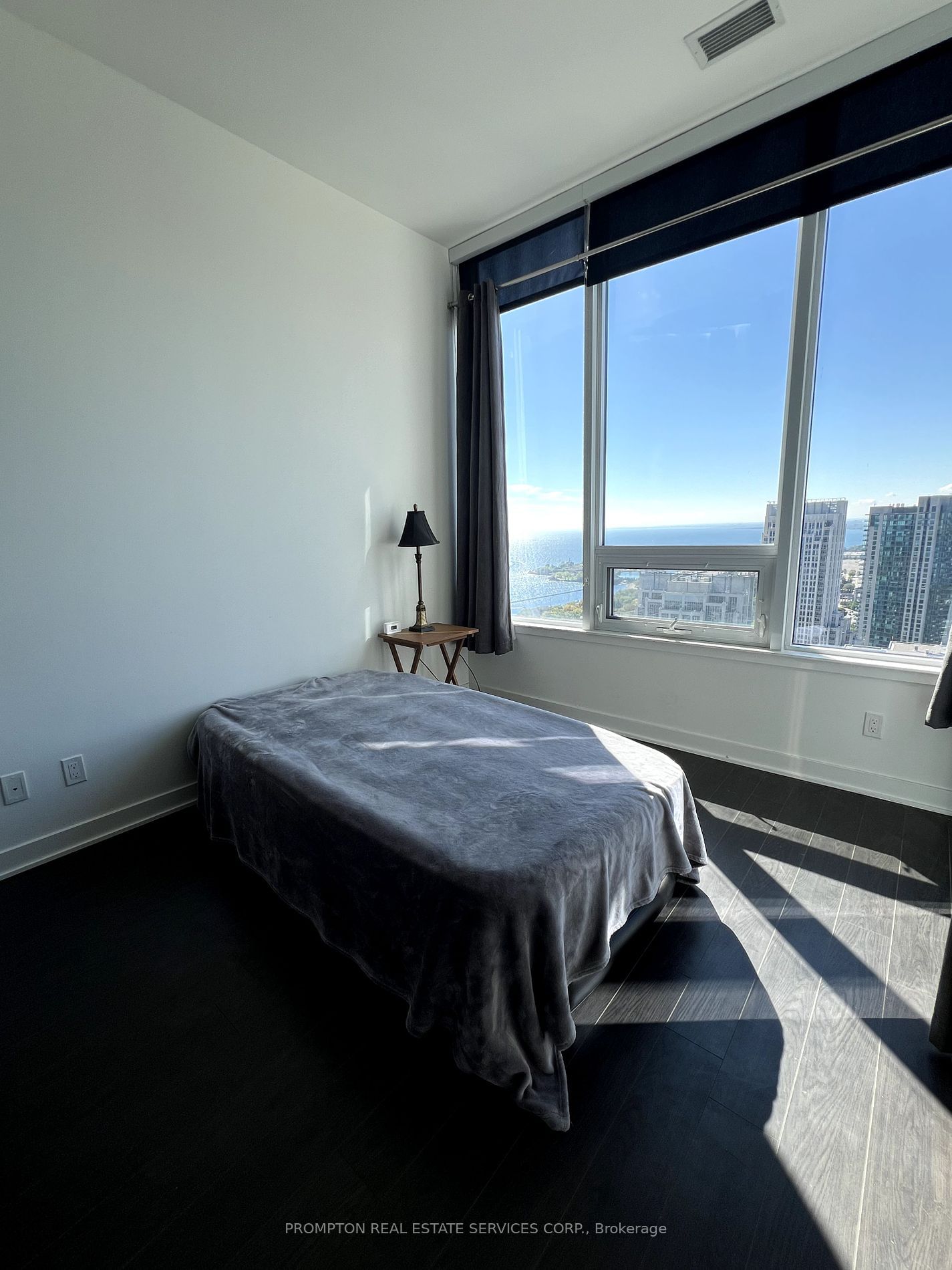 19 Bathurst St, unit 4216 for rent