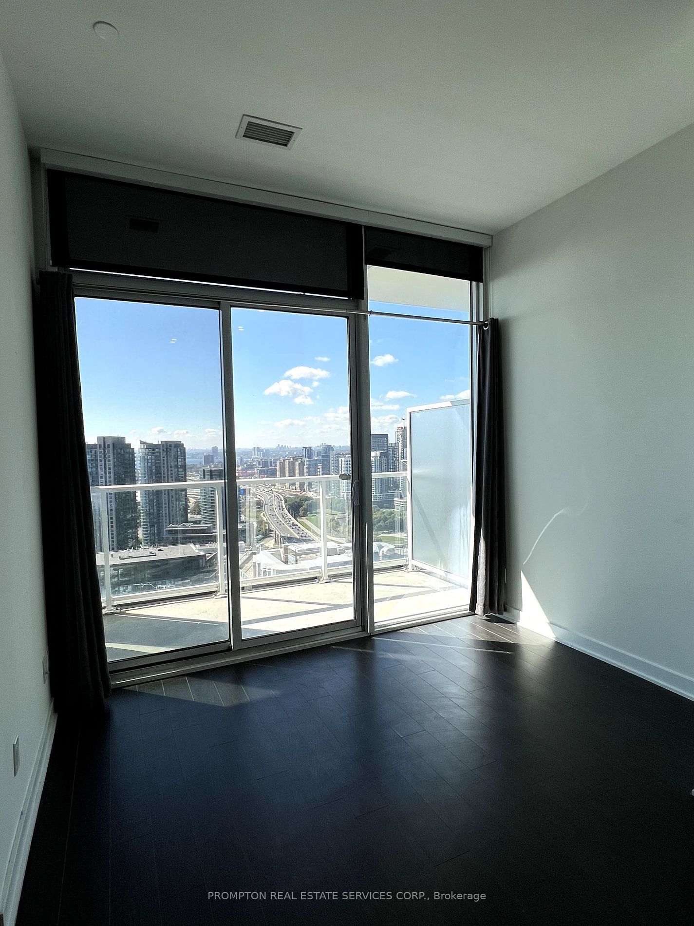 19 Bathurst St, unit 4216 for rent