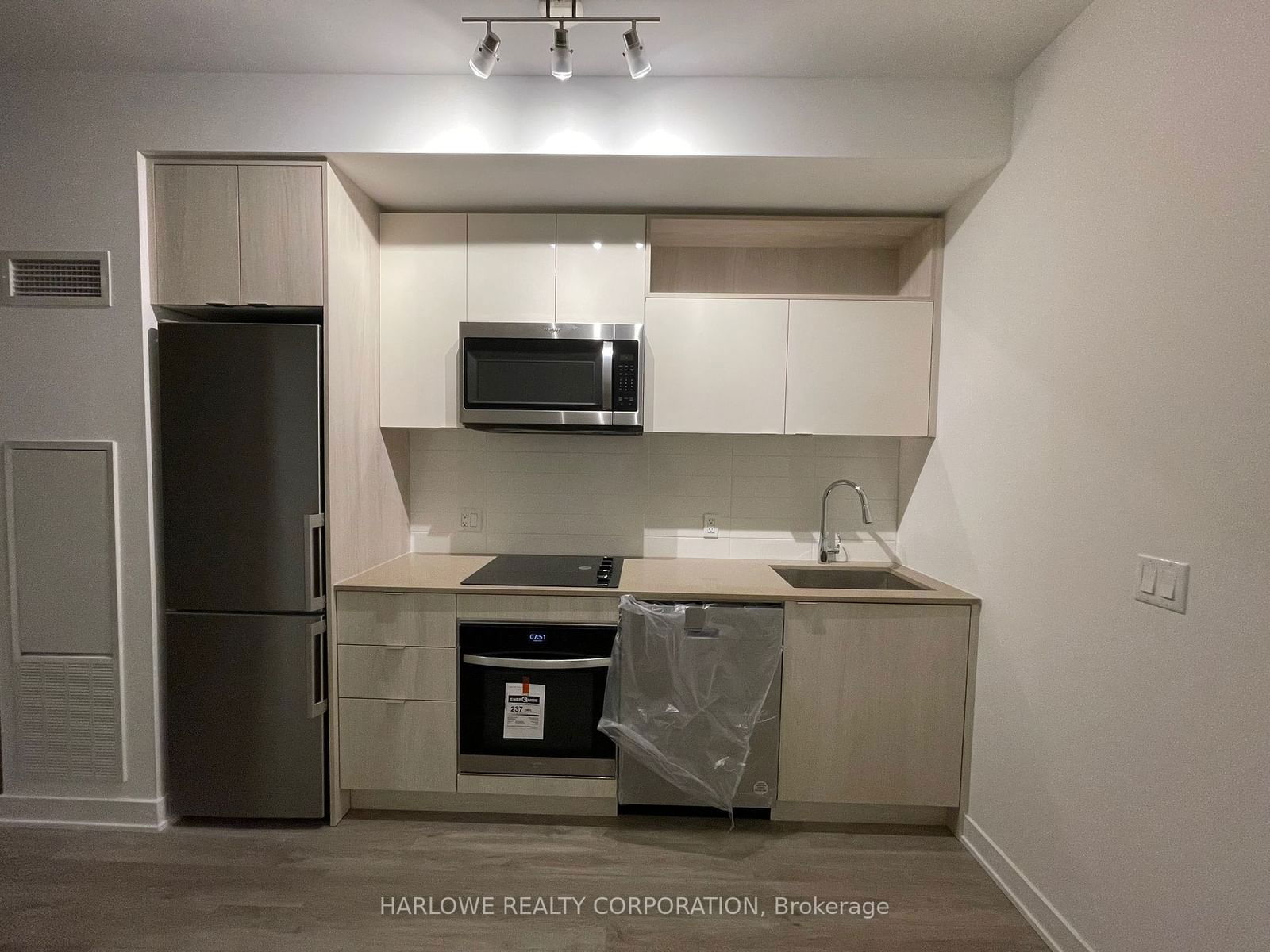 135 Lower Sherbourne St, unit LPH2928 for rent