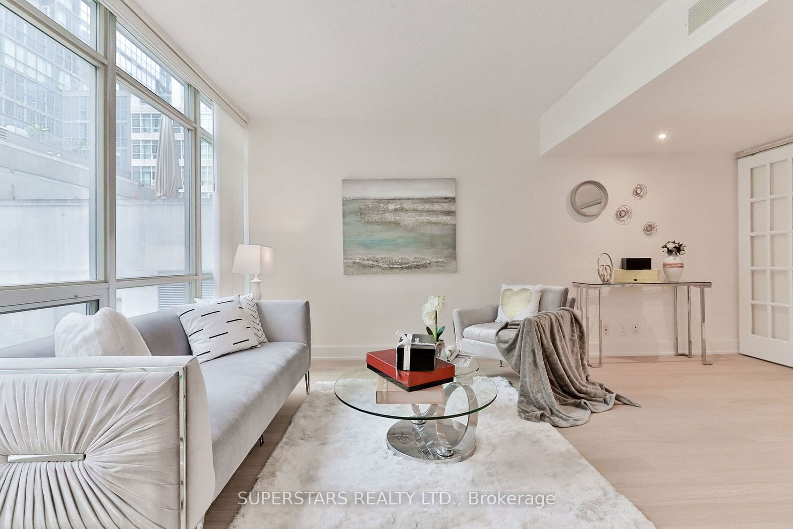 350 Wellington St W, unit M02 for sale