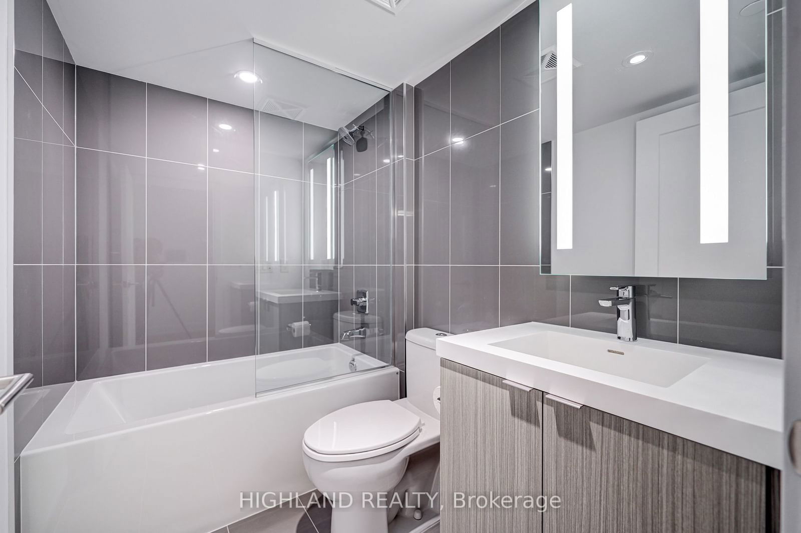 585 Bloor St E, unit 621 for rent