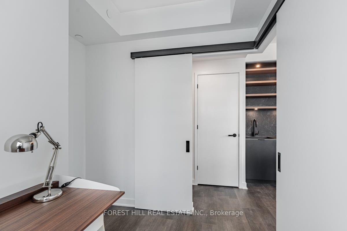 55 Charles St E, unit 1910 for rent