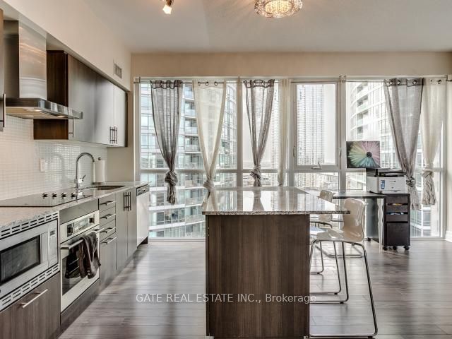 352 Front St W, unit 1406 for rent