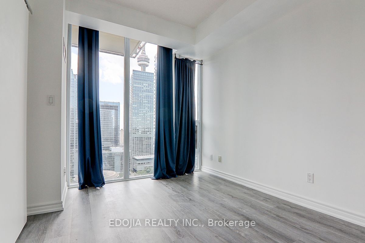 126 Simcoe St, unit 2809 for sale