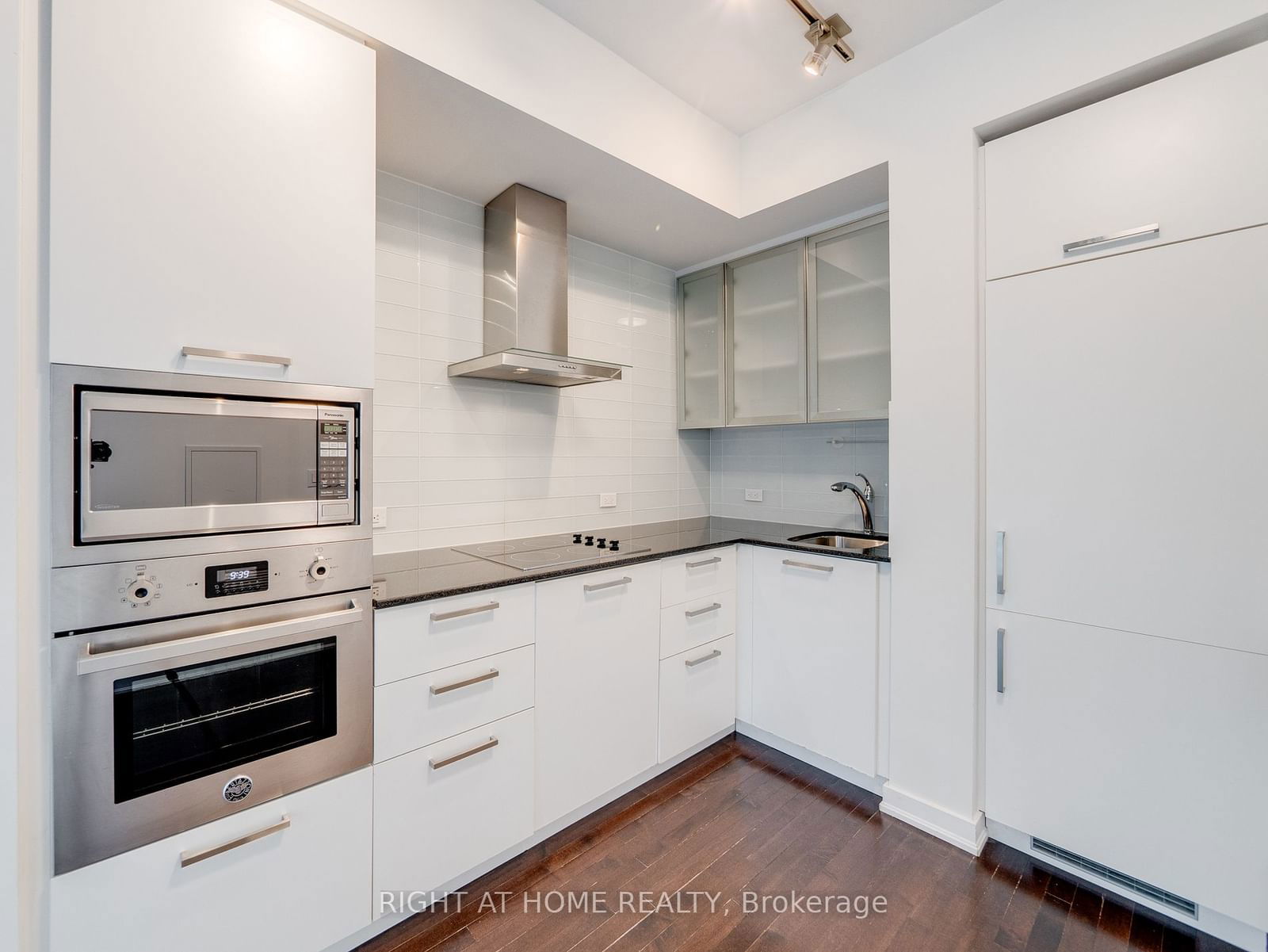 14 York St, unit 1109 for sale