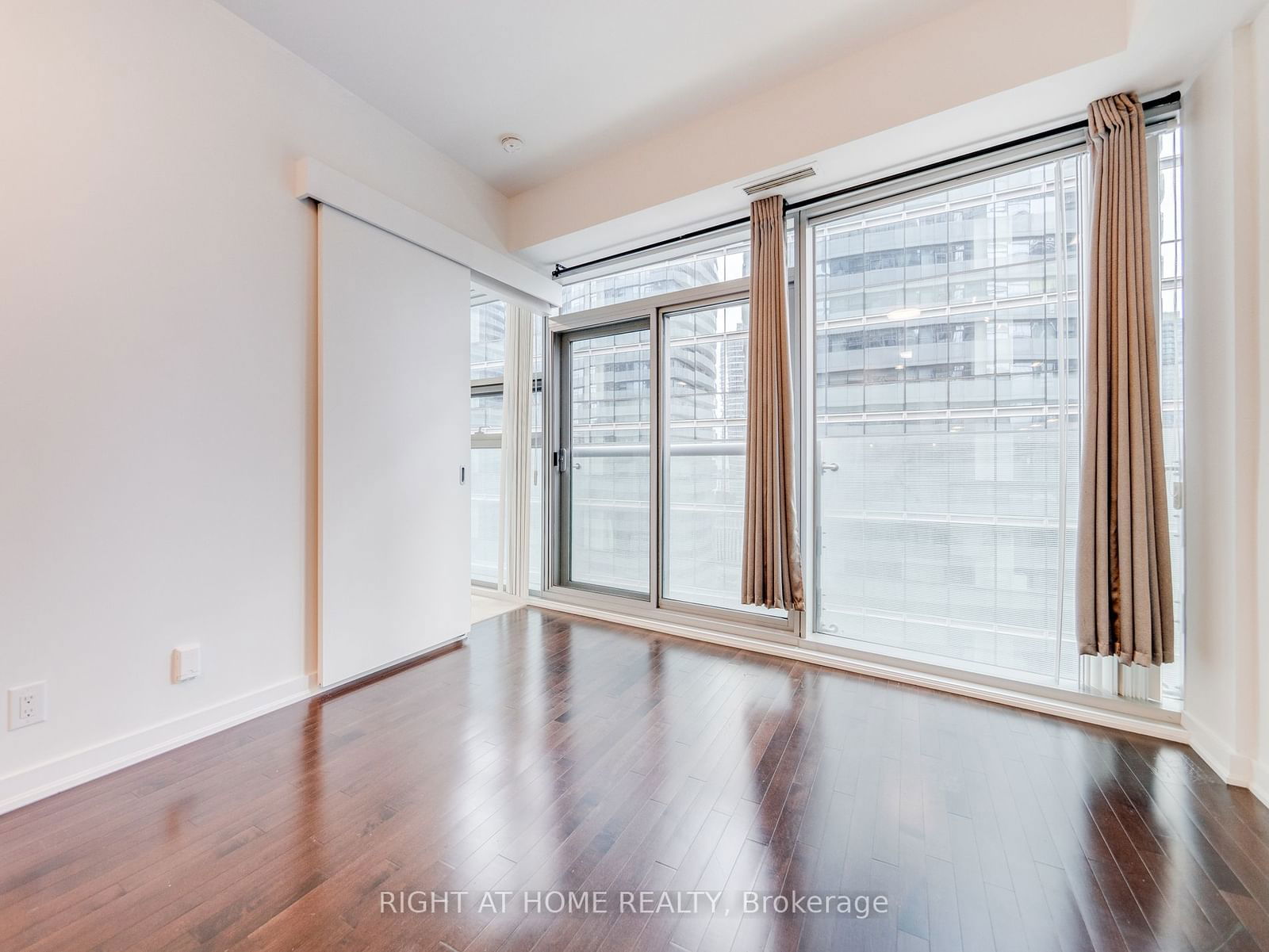 14 York St, unit 1109 for sale