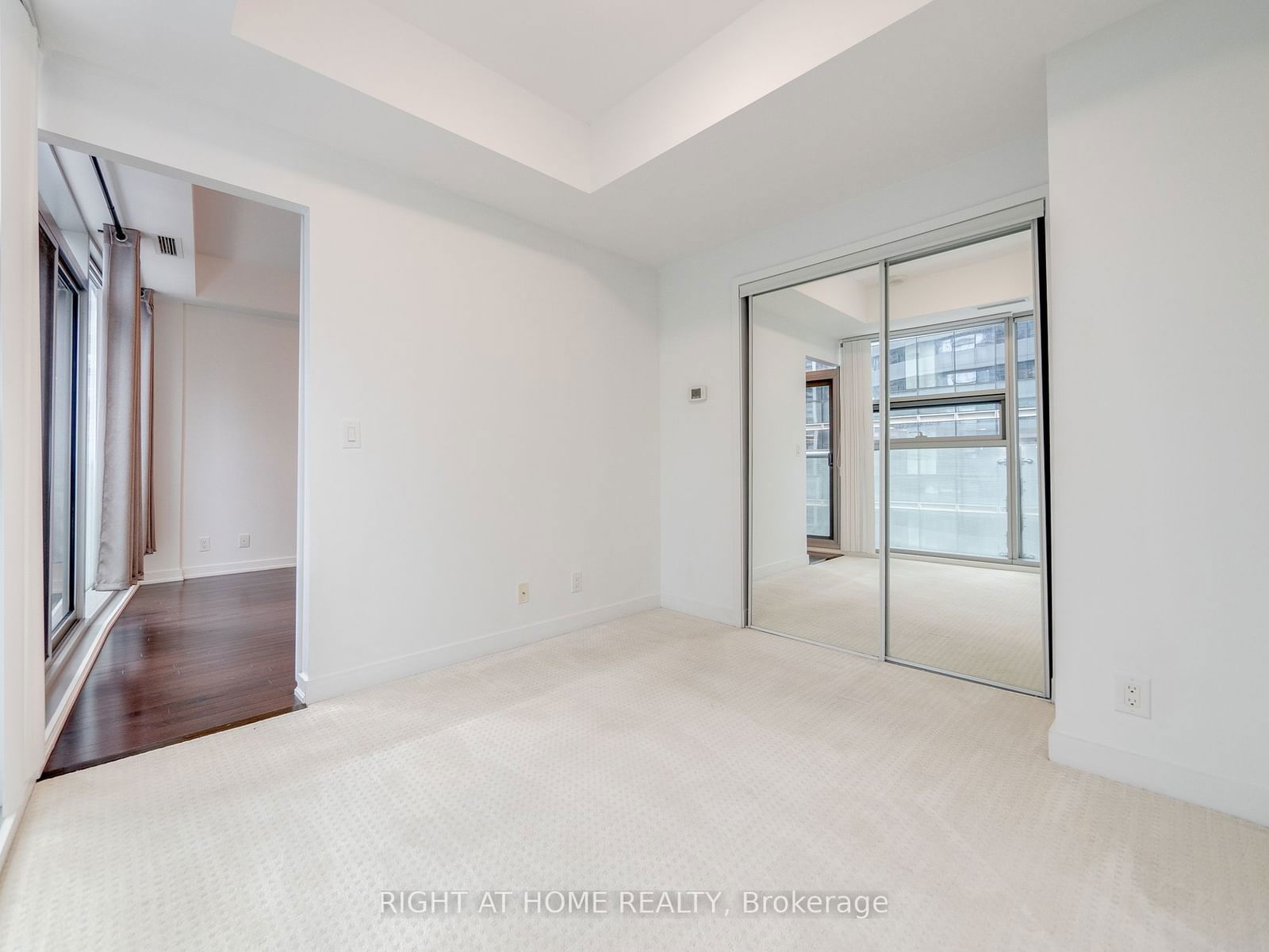 14 York St, unit 1109 for sale