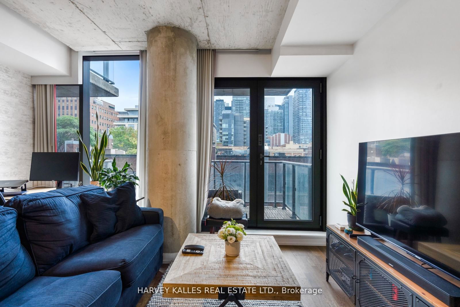 560 King St W, unit 309 for sale