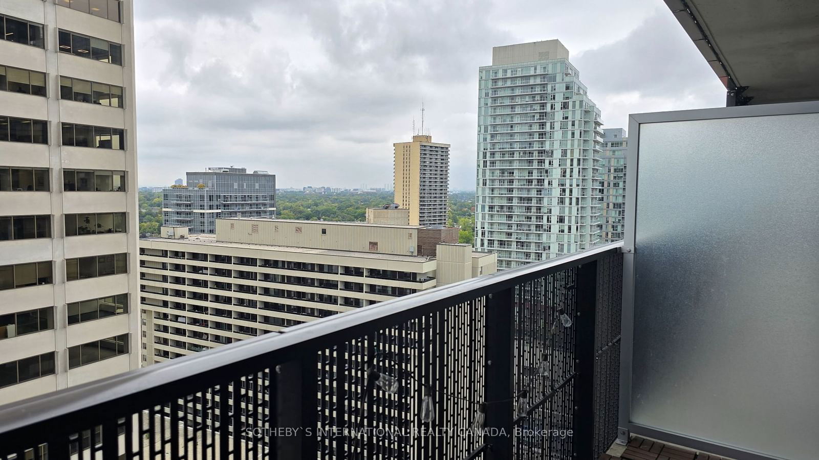 8 Eglinton Ave E, unit 1804 for rent