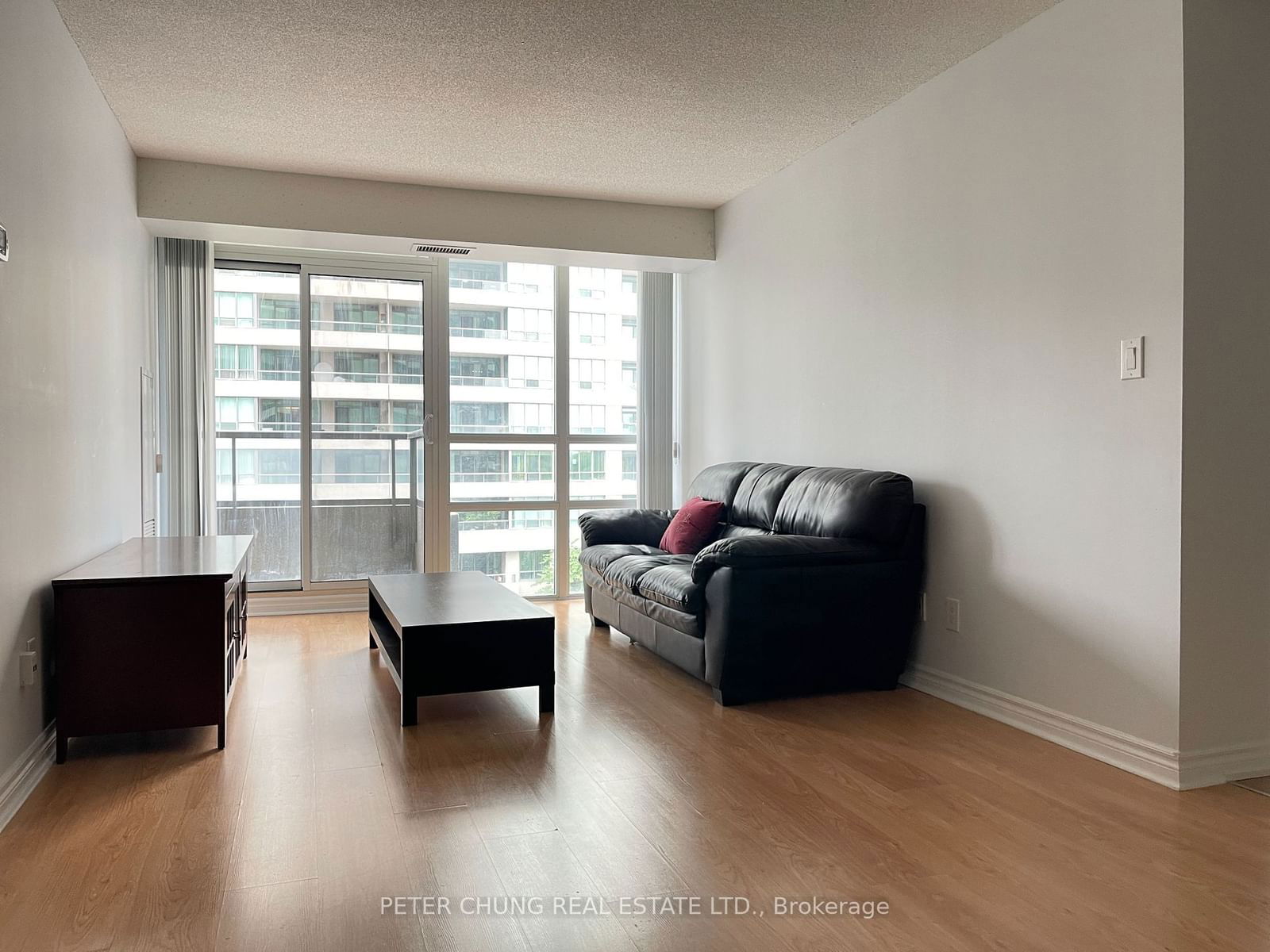 35 Hollywood Ave, unit 617 for rent