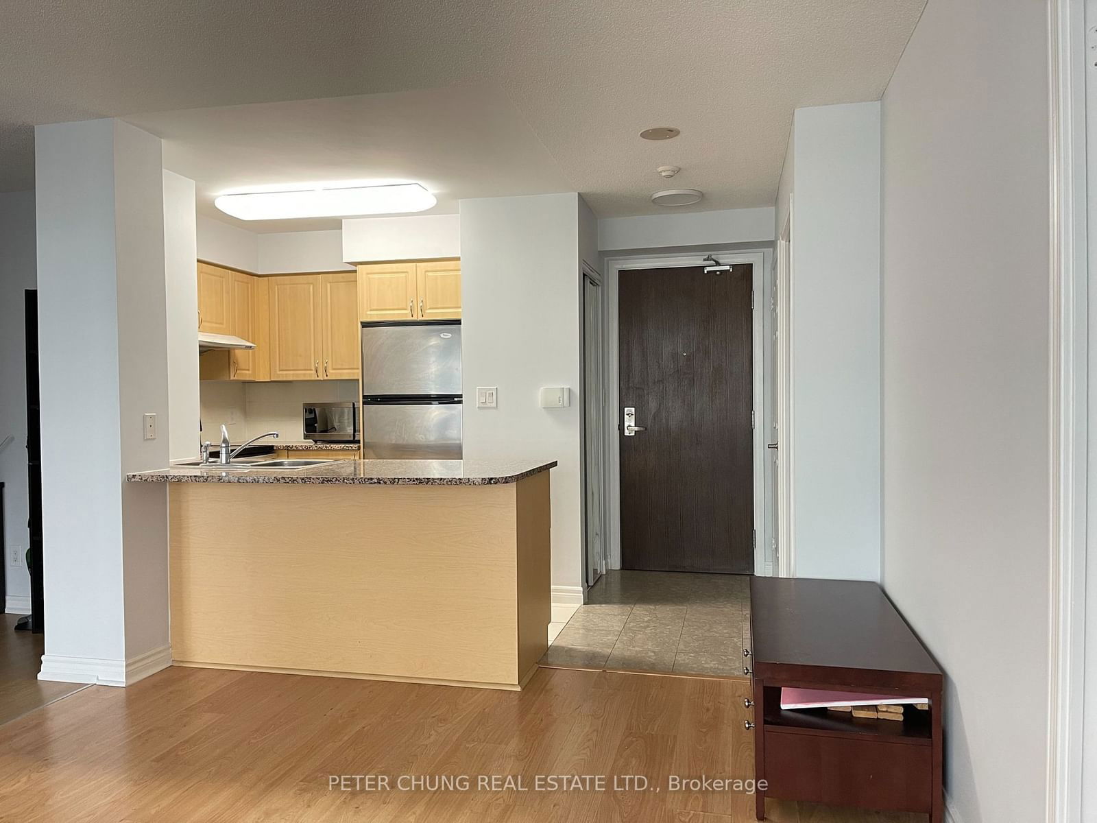 35 Hollywood Ave, unit 617 for rent