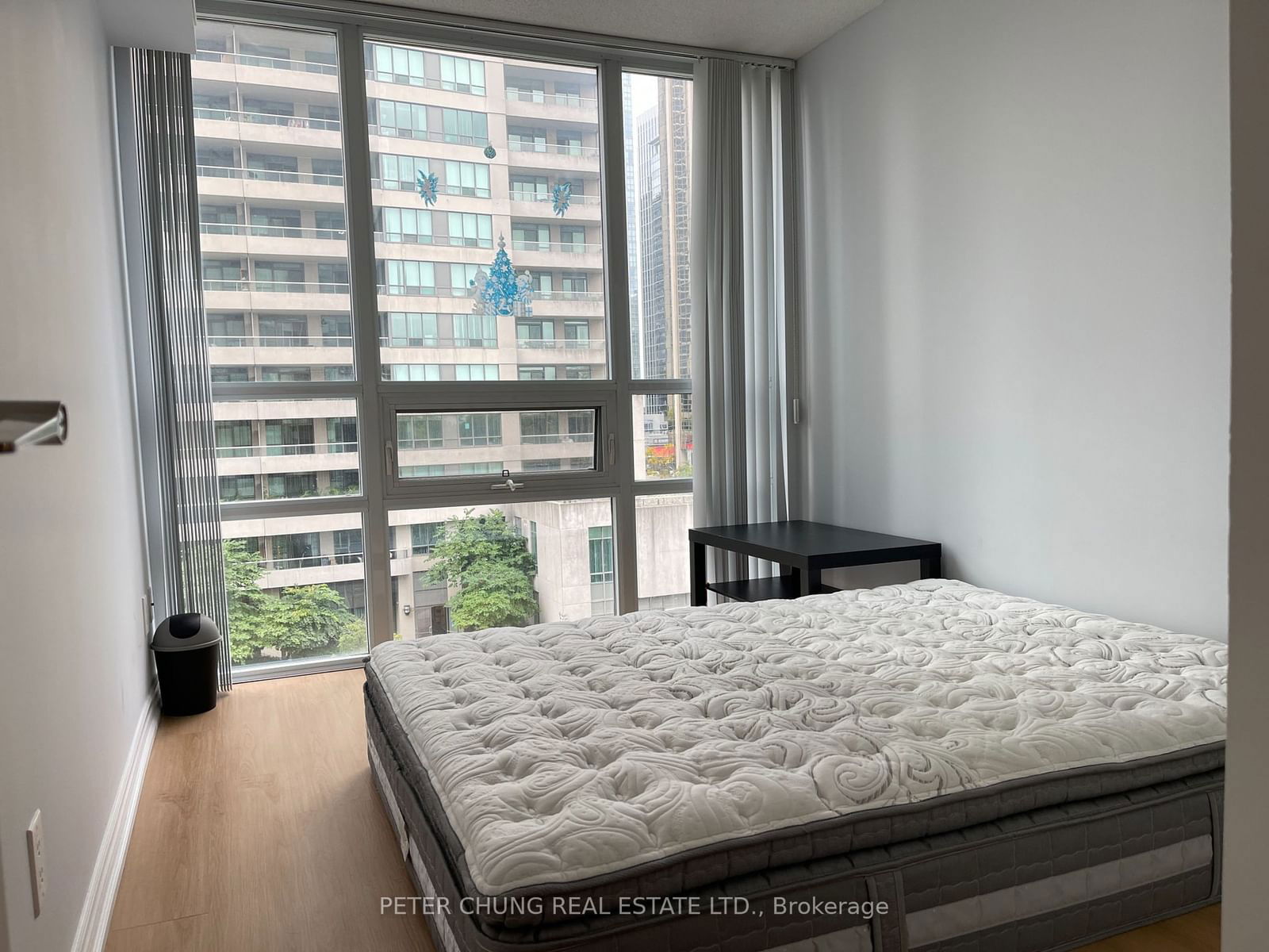 35 Hollywood Ave, unit 617 for rent