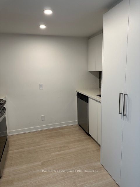 30 Tretti Way, unit 515 for rent