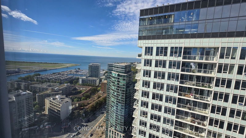 17 Bathurst St, unit 4206 for rent