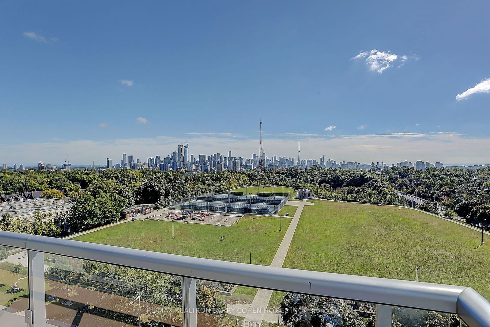 6 Parkwood Ave, unit 903 for sale