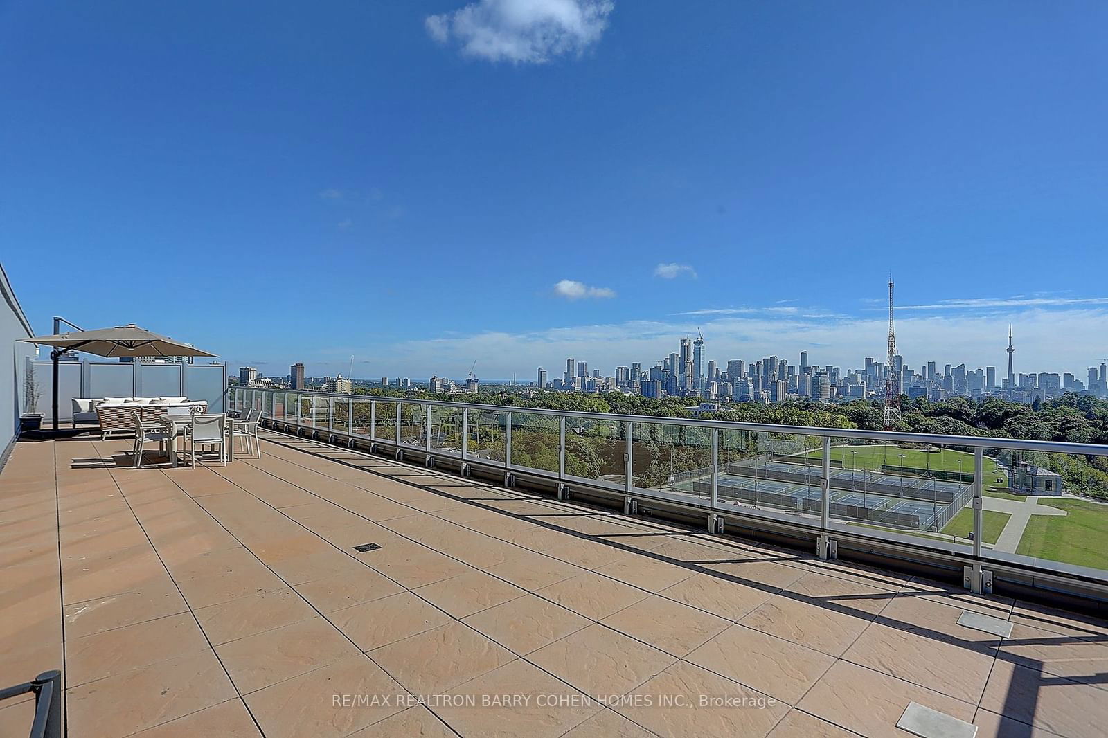 6 Parkwood Ave, unit 903 for sale