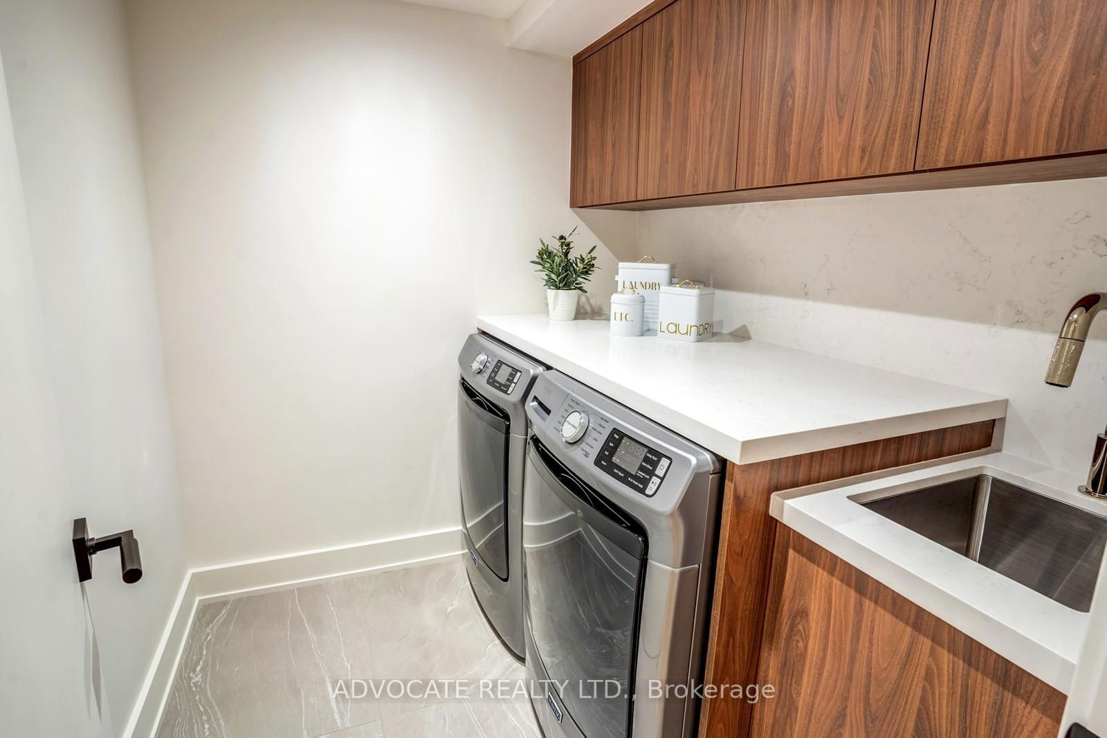 1166 Bay St, unit 1105 for sale