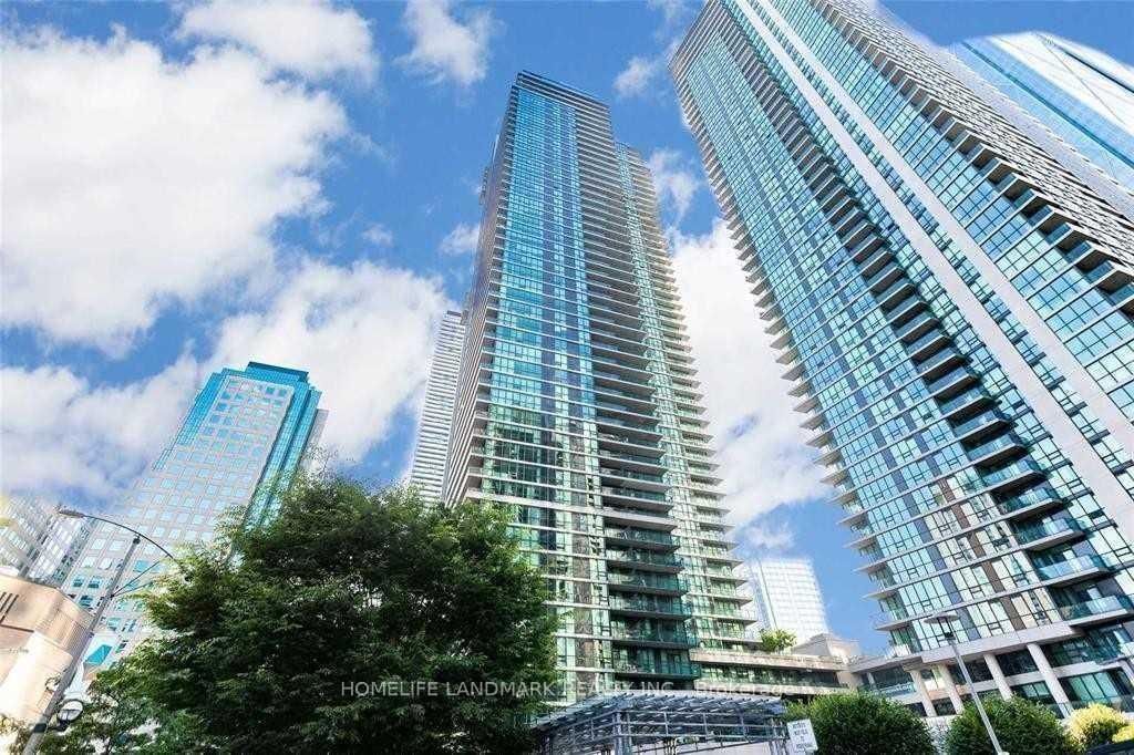 33 Bay St, unit 2010 for rent