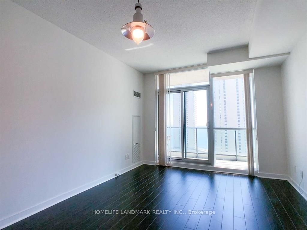 33 Bay St, unit 2010 for rent