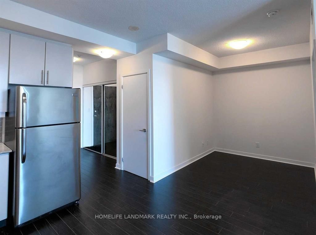 33 Bay St, unit 2010 for rent