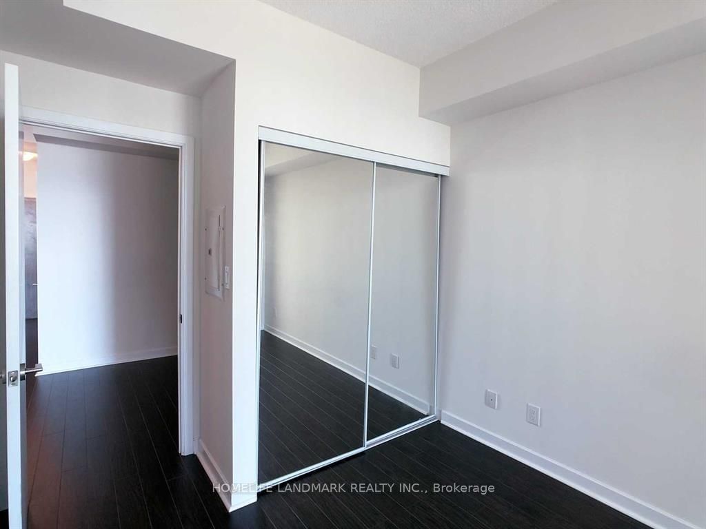 33 Bay St, unit 2010 for rent