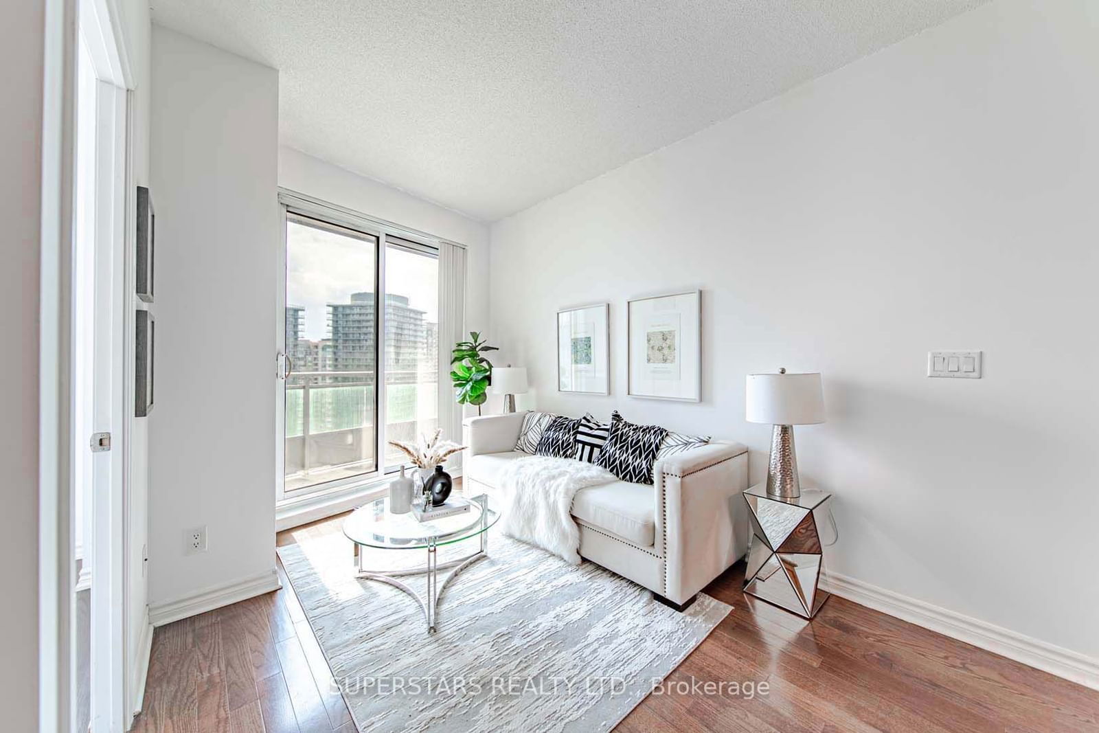 18 Holmes Ave, unit 1706 for sale