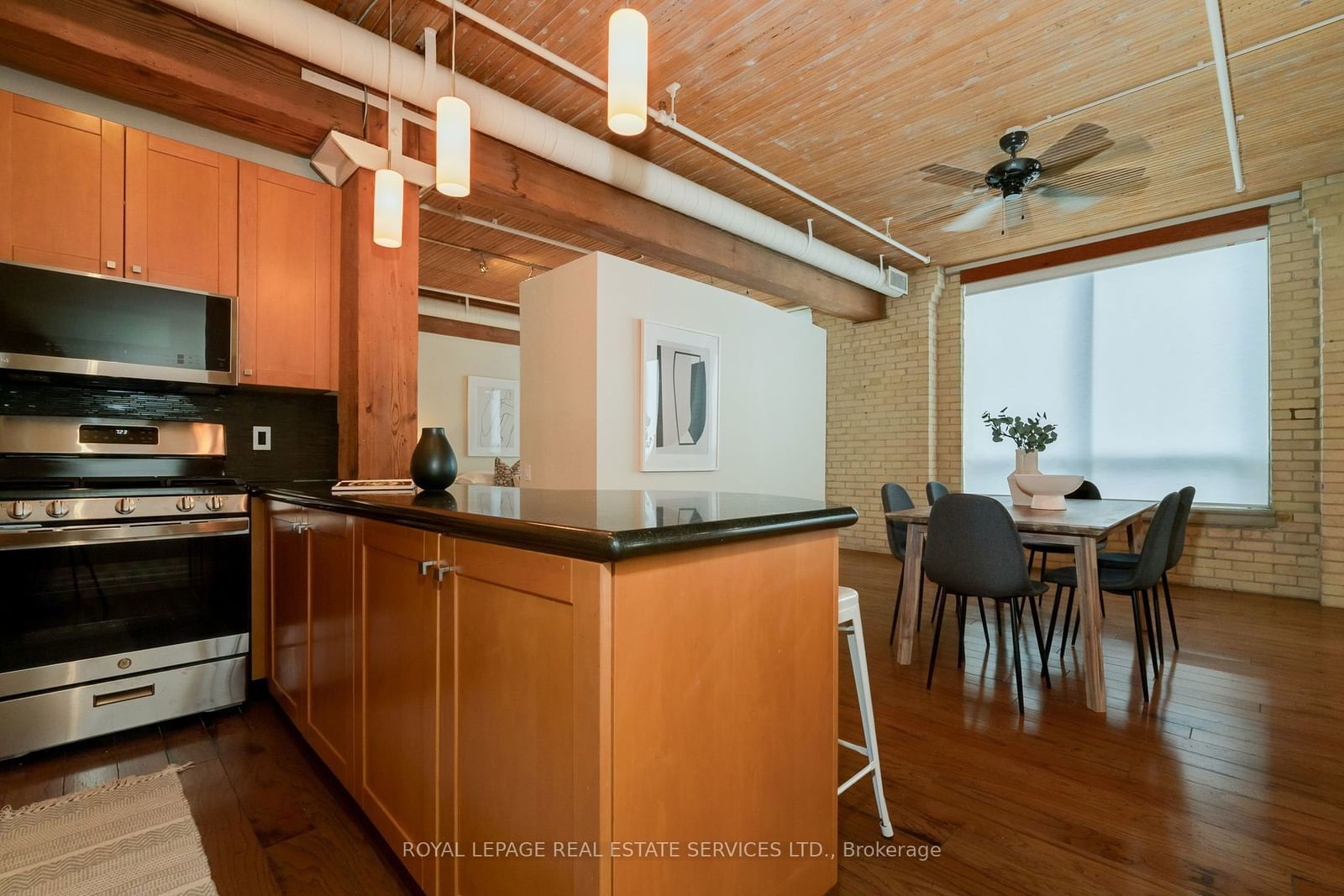 781 King St W, unit 406 for sale