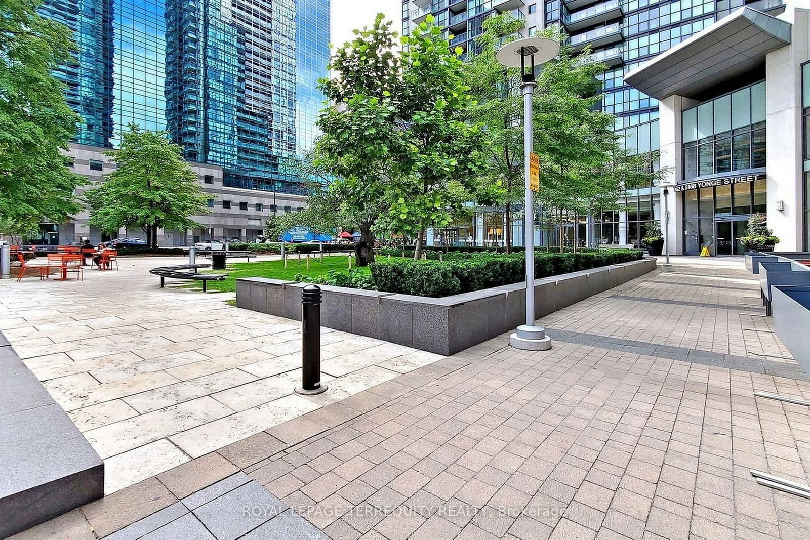 5162 Yonge St, unit LPH 607 for rent