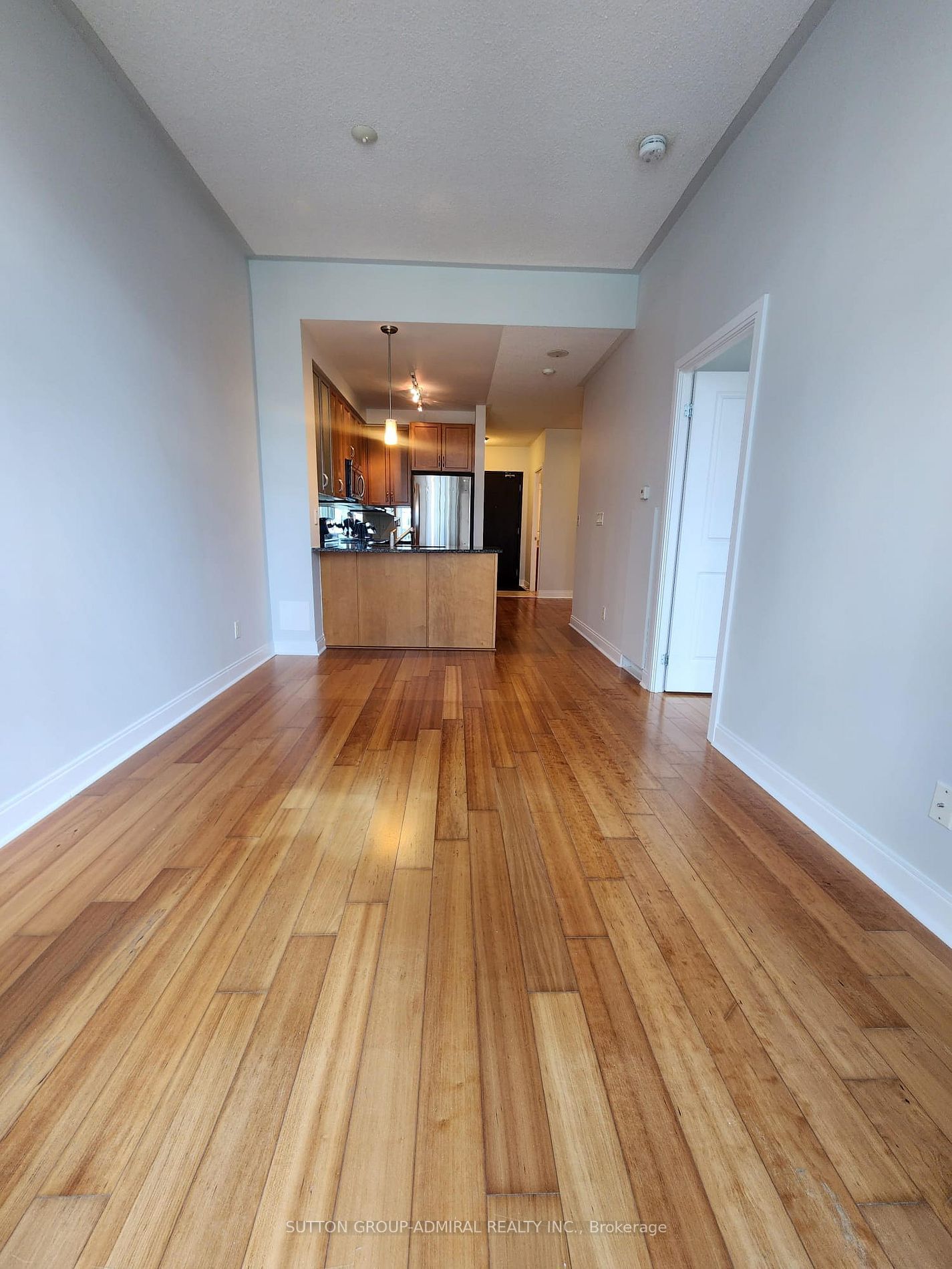 18 Yorkville Ave, unit 709 for rent