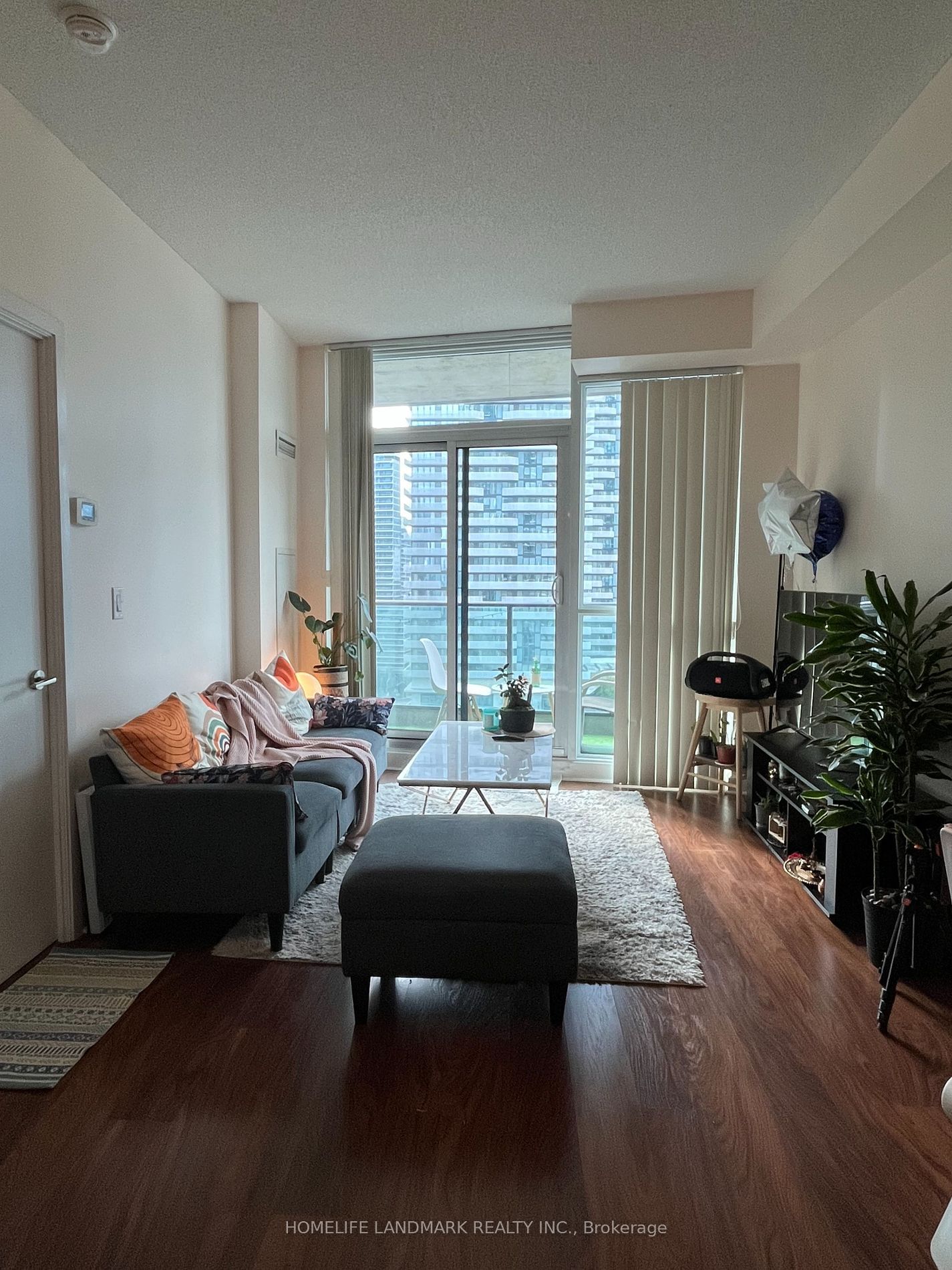 33 Bay St, unit 1913 for rent