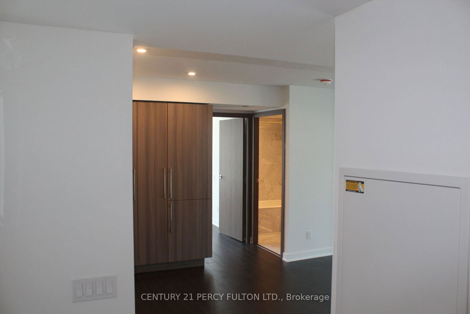 19 Bathurst St, unit 803 for rent