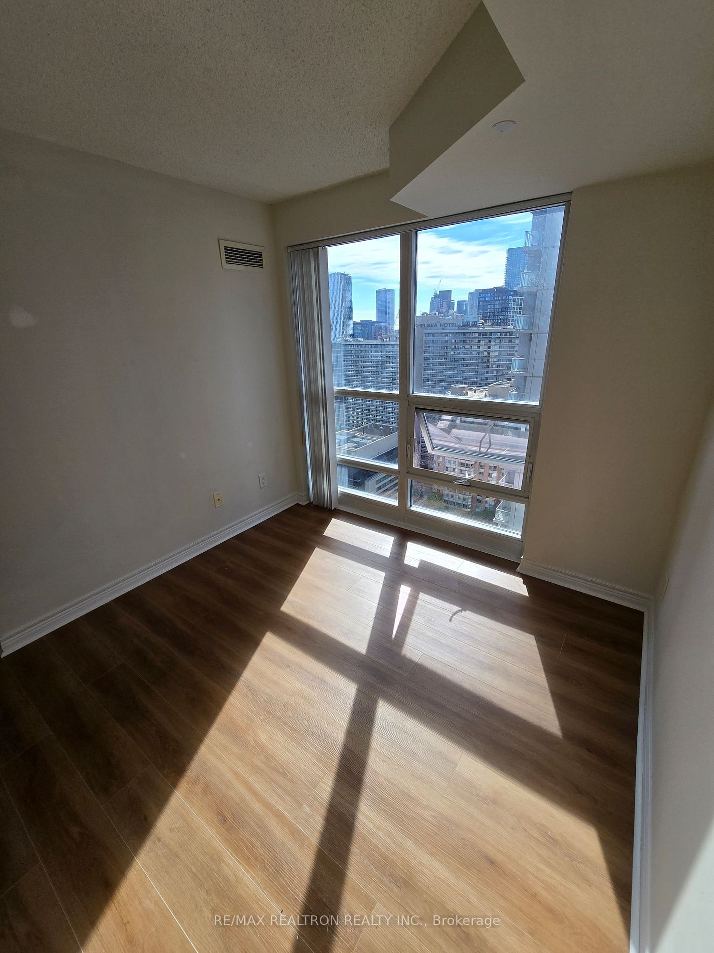 763 Bay St, unit 2605 for rent