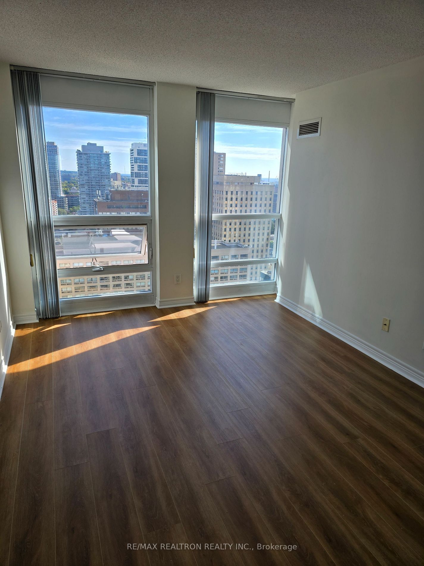 763 Bay St, unit 2605 for rent