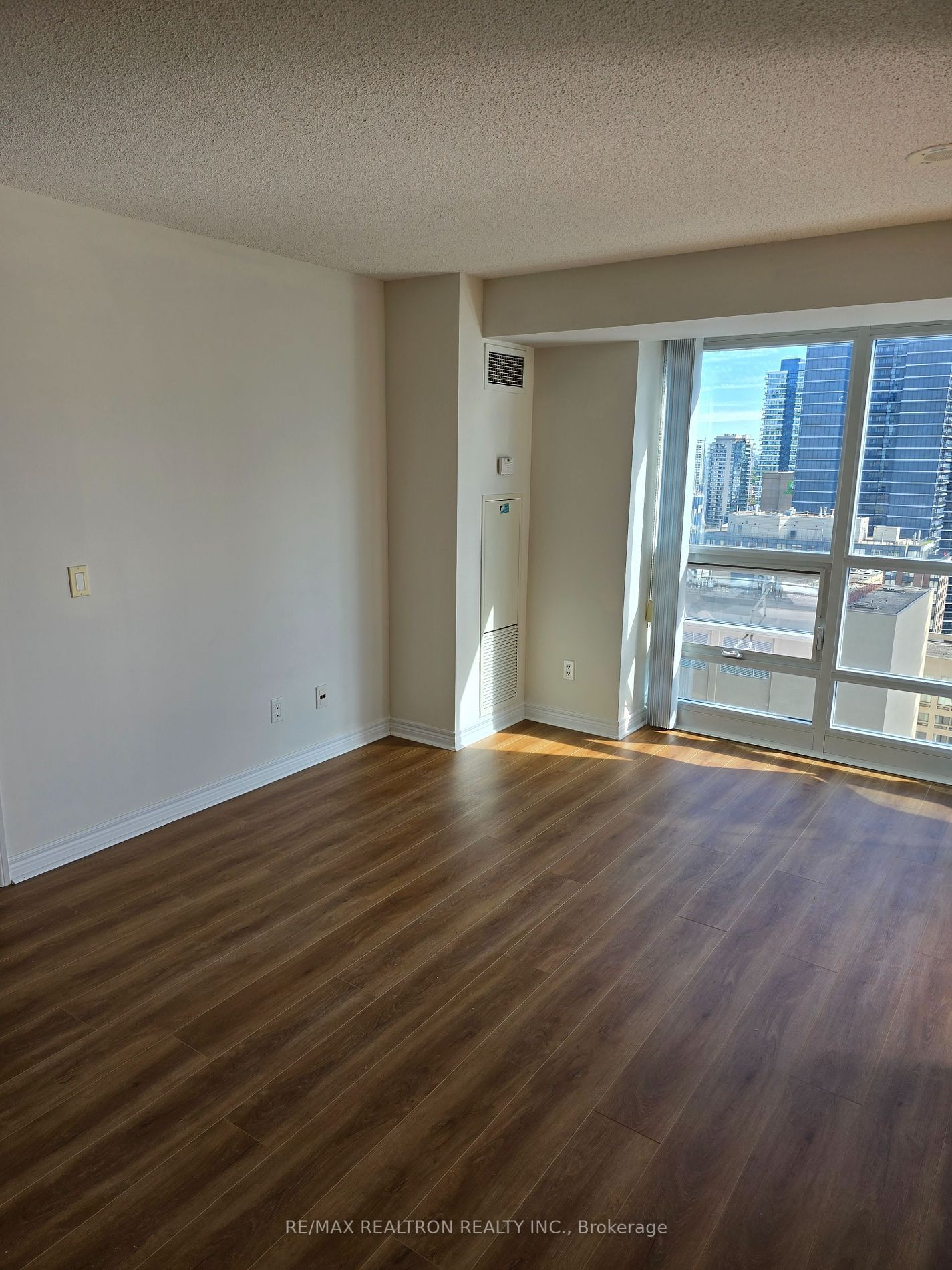 763 Bay St, unit 2605 for rent