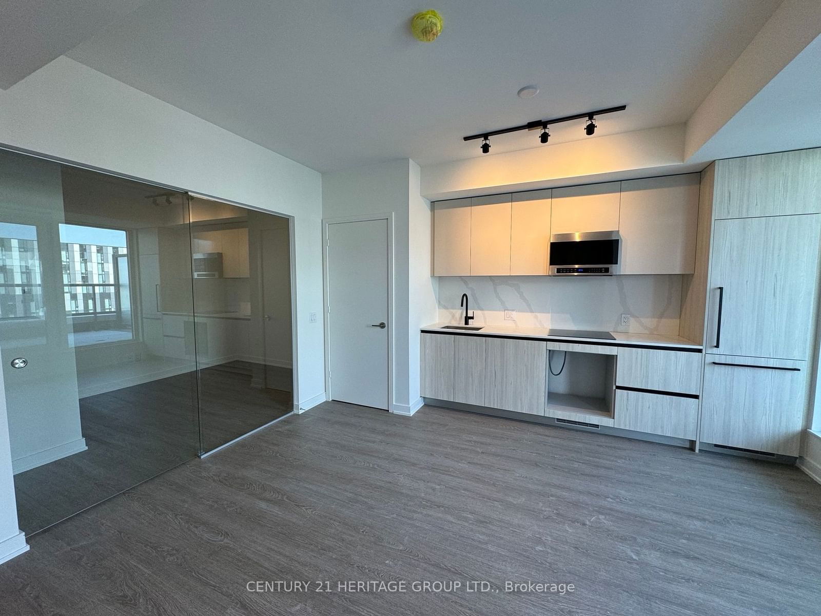 425 front St E, unit 703 for rent