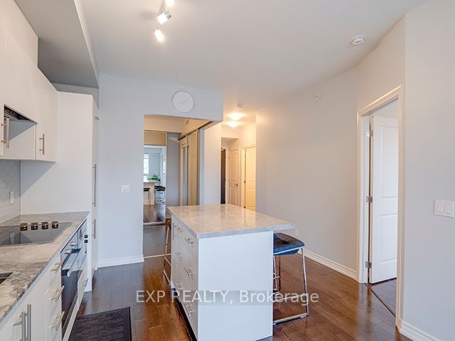 23 Glebe Rd W, unit 524 for rent