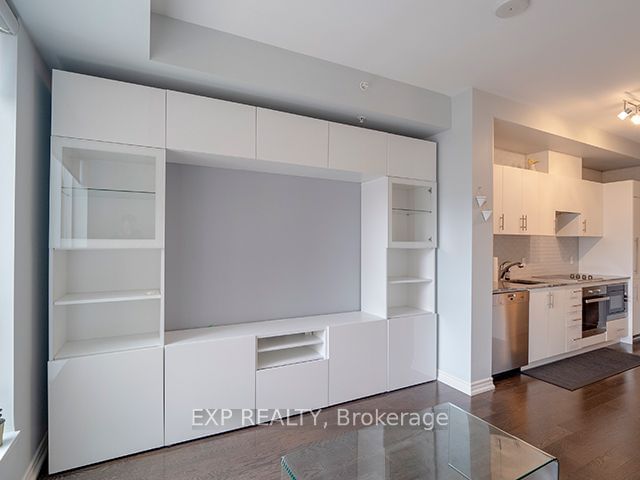 23 Glebe Rd W, unit 524 for rent