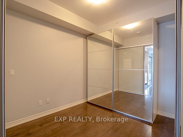 23 Glebe Rd W, unit 524 for rent