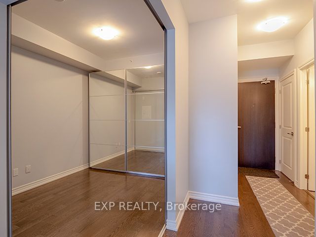 23 Glebe Rd W, unit 524 for rent