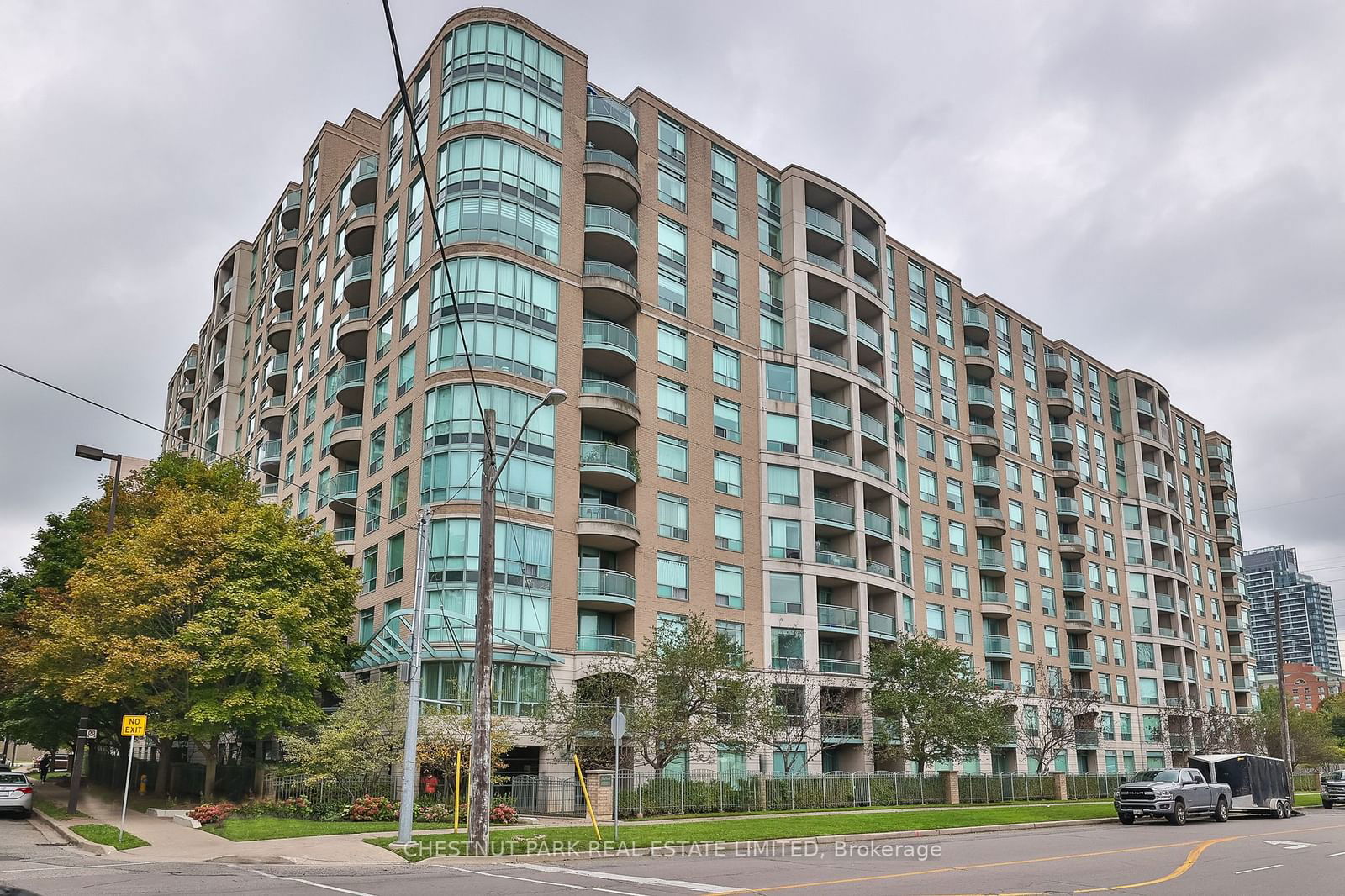 18 Pemberton Ave, unit PH02 for sale